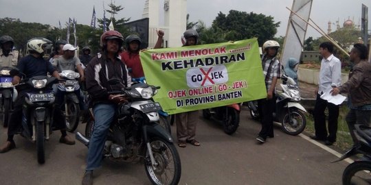 Demo ke DPRD Banten, tukang ojek pangkalan minta ojek online dilarang