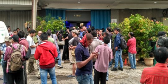 Gelar olah TKP penggerebekan pesta gay di T1 Spa & Gym, polisi hadirkan 6 tersangka