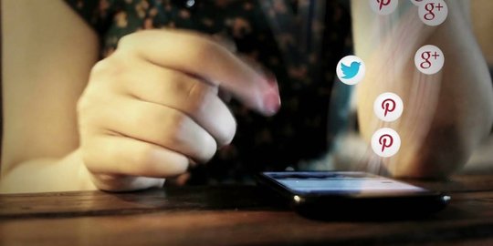 5 pembedahan ilmiah 'kepo' dan 'stalking media sosial', mengapa rasanya menyenan