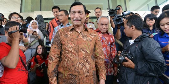 Menko Luhut minta revisi aturan taksi online lindungi kepentingan semua pihak