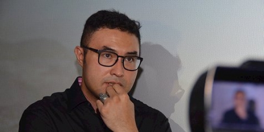 Syuting di luar negeri, Surya Saputra galau kangen anak 