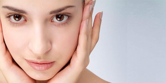 11 Cara menghaluskan kulit wajah secara alami dalam 1 minggu