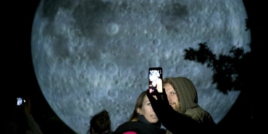 Penampakan 'bulan raksasa' hebohkan warga Slovakia