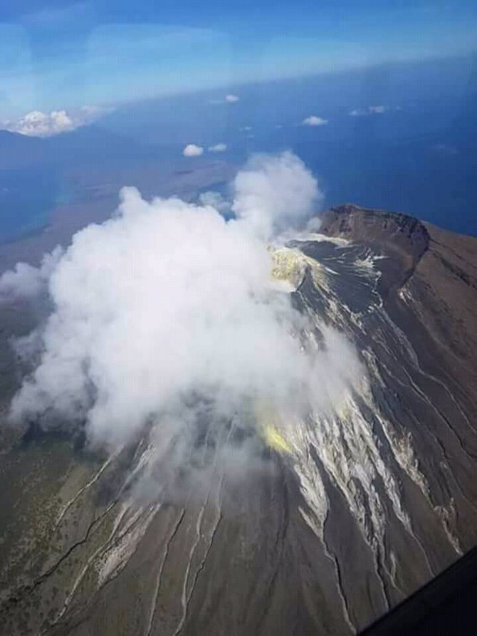 Pascagempa Beruntun Warga Lereng Gunung Ile Lewotolok Ntt Pilih Mengungsi Merdeka Com