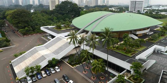 DPR disebut cuma jago kritik, kinerja juga dianggap paling buruk