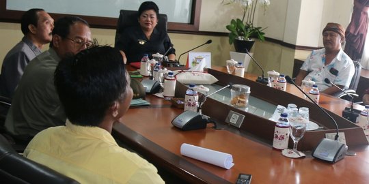 Temui Bupati Karangasem, Pengusaha Galian C minta izin pindahkan pasir Gunung Agung