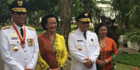Semarak warga Yogya rayakan pelantikan Sri Sultan HB X dengan tumpengan