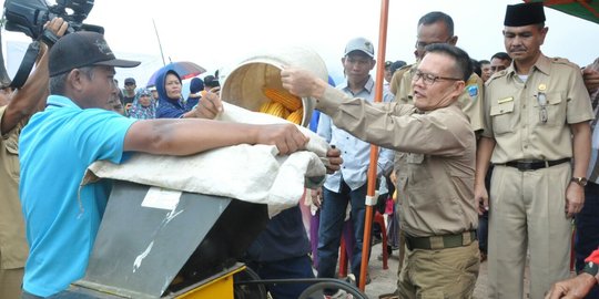 Aswari hadiri panen raya jagung di Kecamatan Pajar Bulan 