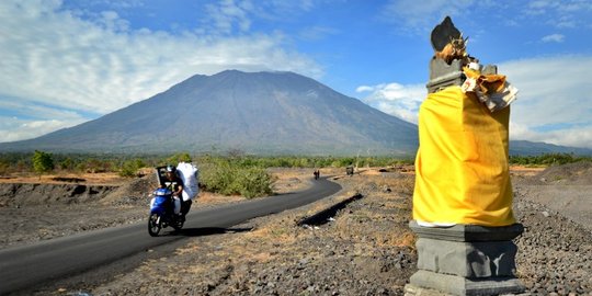 Abu letusan Gunung Agung bisa sampai ke Pulau Jawa