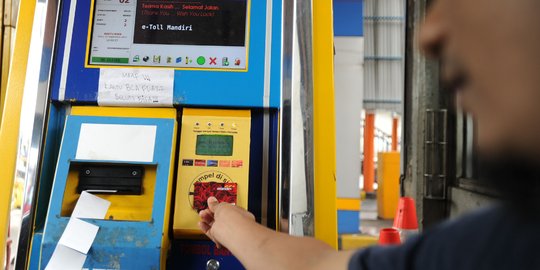 Senin, pembeli e-money di gerbang tol cukup bayar sebesar saldo di kartu