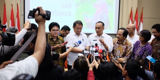 Pemerintah berlakukan registrasi kartu prabayar pakai NIK dan nomor KK