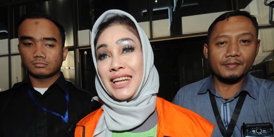 Wali Kota Tegal Siti Masitha Soeparno usai diperiksa KPK