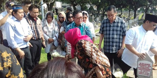 Ziarah ke TMP, relawan Jokowi minta restu buat film tentang Taufiq Kiemas