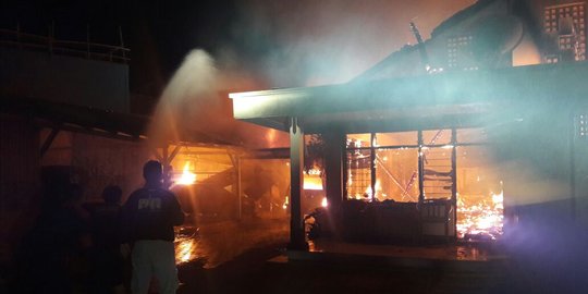 Rumah bos dealer motor Buleleng terbakar, ibu dan anak tewas terpanggang