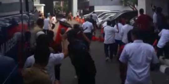 Kantornya diserang, Mendagri tak bisa tidur dan merasa ditampar