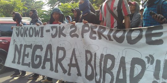 Mahasiswa UIN Makassar demo serukan musibah jika Jokowi 2 periode