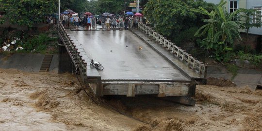 Dahsyatnya banjir di Vietnam hingga telan 37 nyawa