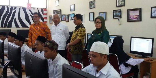 Kemendikbud sidak pelaksanaan UN paket gelombang II di Bekasi