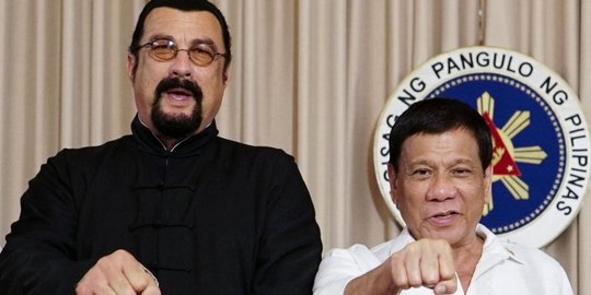 Gaya Duterte bertemu aktor laga Steven Seagal