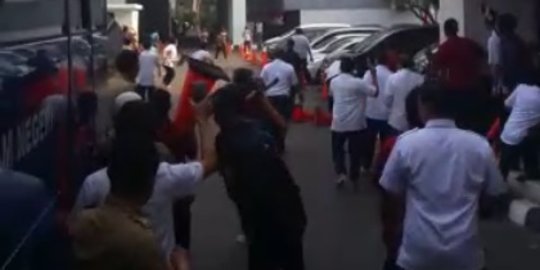 Pilkada Tolikara, Stafsus Jokowi ingatkan penegak hukum adil