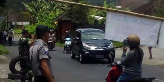 Penduduk nekat dekati Gunung Agung, aparat pasang 21 portal