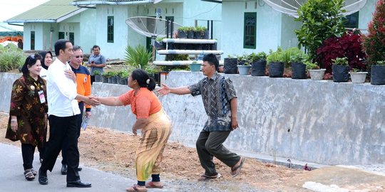 Kunjungi relokasi Sinabung, Jokowi merakyat dengan pengungsi