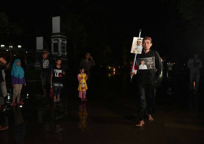 pria asal cianjur rela berjalan kaki demi bertemu bertemu dedi mulyadi