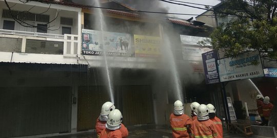 3 Ruko di Surabaya terbakar, 12 damkar diterjunkan