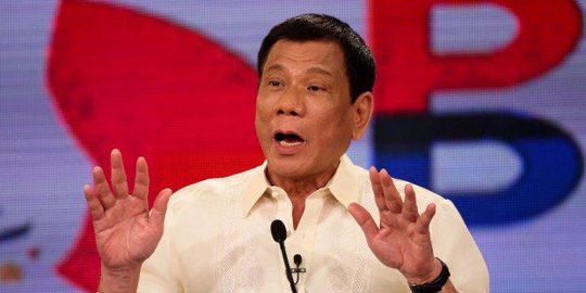 Duterte pecat dua pejabat proyek lewat pidato di televisi