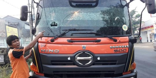 Truk sampah DKI kembali dilempari batu di Bantargebang