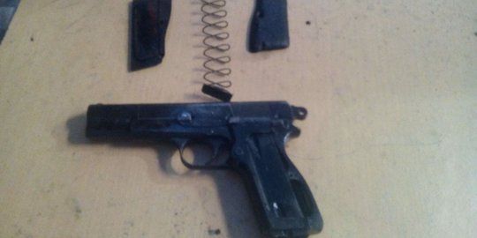 Cari barang bekas di belakang asrama POM, pemulung dapat pistol