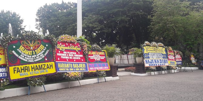  Karangan  bunga  penuhi Balai Kota DKI jelang pelantikan 