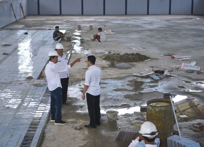 bupati purwakarta dedi mulyadi dalam inspeksi kegiatan di gelanggang olah raga jaya perkasa