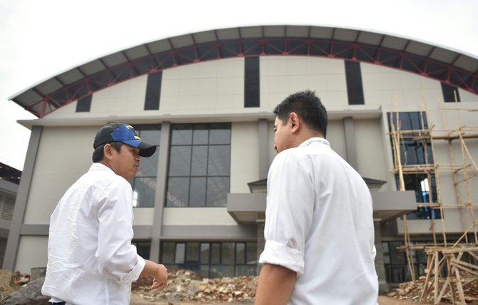 bupati purwakarta dedi mulyadi dalam inspeksi kegiatan di gelanggang olah raga jaya perkasa