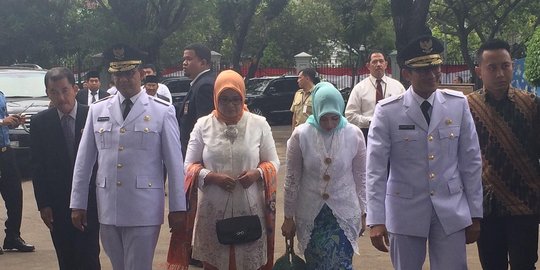 Kenakan baju dinas, Anies-Sandi tiba di Istana Negara