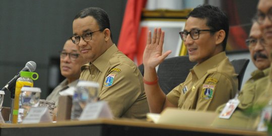 Datang bersama ke Balai Kota, Anies-Sandi tak pakai mobil dinas