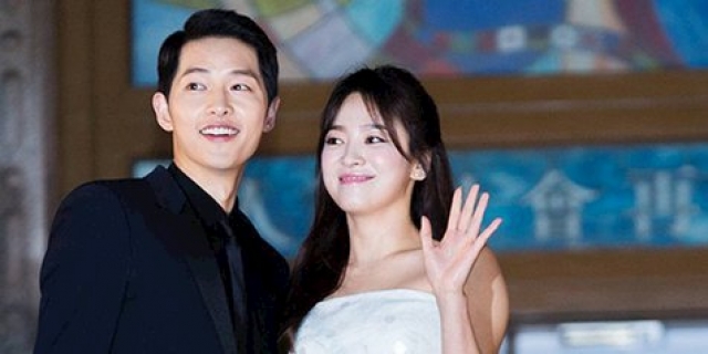 Undangan Pernikahan Song Song Couple Putih Berpita Dan