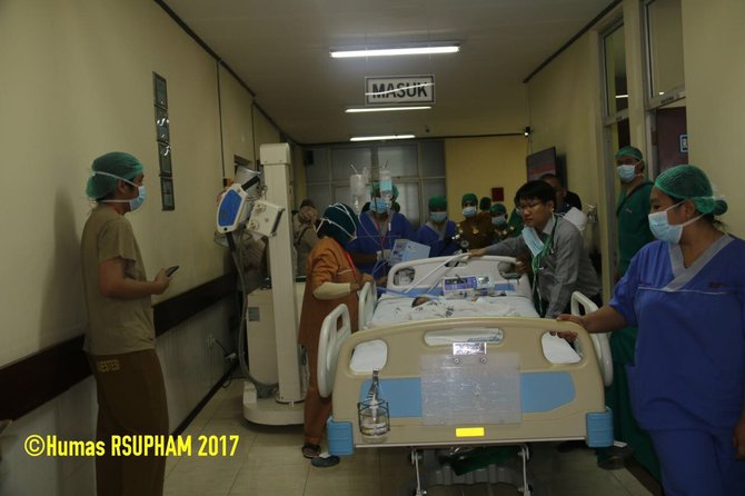 tim dokter rsup adam malik pisahkan bayi kembar siam