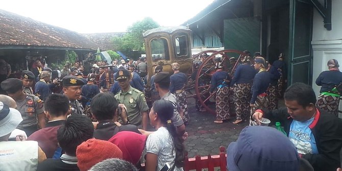 Keraton Ngayogyakarta jamas 2 kereta pusaka  merdeka.com