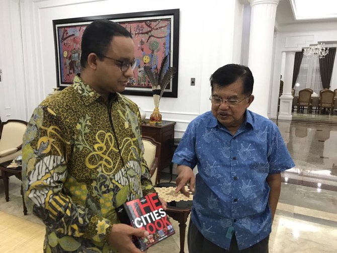 wapres jk kasih buku untuk anies baswedan