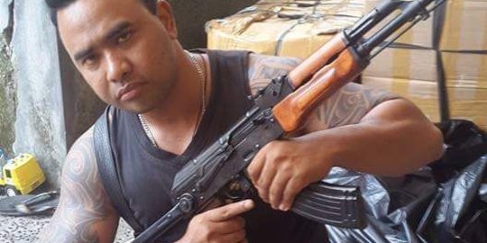 Gaya-gayaan selfie pakai AK-47 di Facebook, Wibawa diringkus Polisi