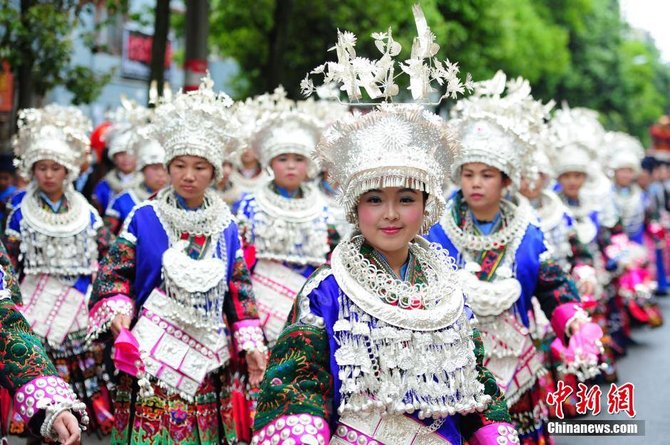 pakaian tradisional etnis miao