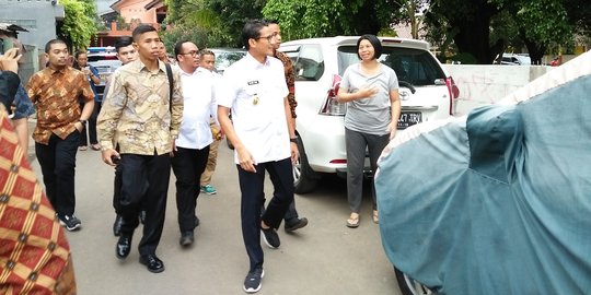 Sandiaga pakai sepatu kets: Biar enggak dibilang norak 