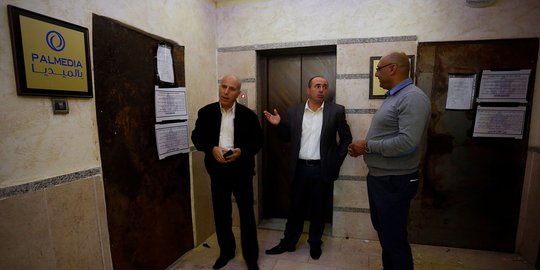 Israel gerebek dan tutup paksa 8 kantor berita Palestina