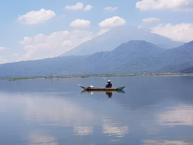 keindahan danau rawa pening