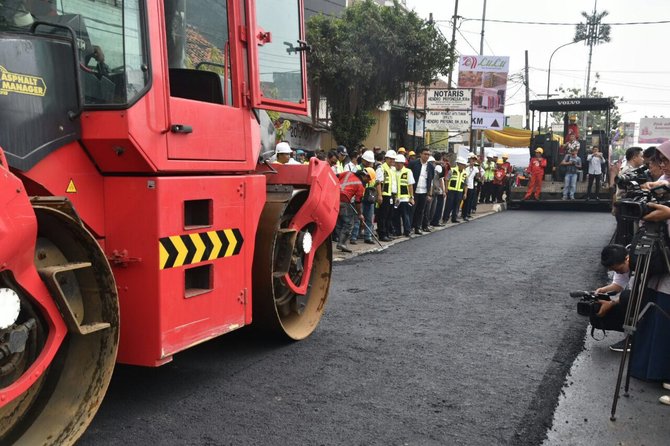 menteri pupr basuki hadimuljono uji coba aspal dari limbah plastik