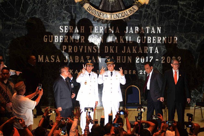 pelantikan anies sandi