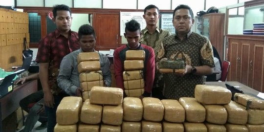 Demi obati ayah dan lunasi utang, dua pelajar di Medan jadi kurir narkoba