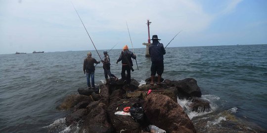 Wanita tanpa identitas ditemukan di laut tapi marah saat diselamatkan