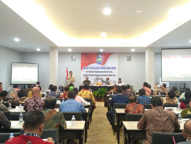 rapat evaluasi aksi tim terpadu penanganan konflik sosial tingkat provinsi periode pelaporan target b 08 tahun 2017